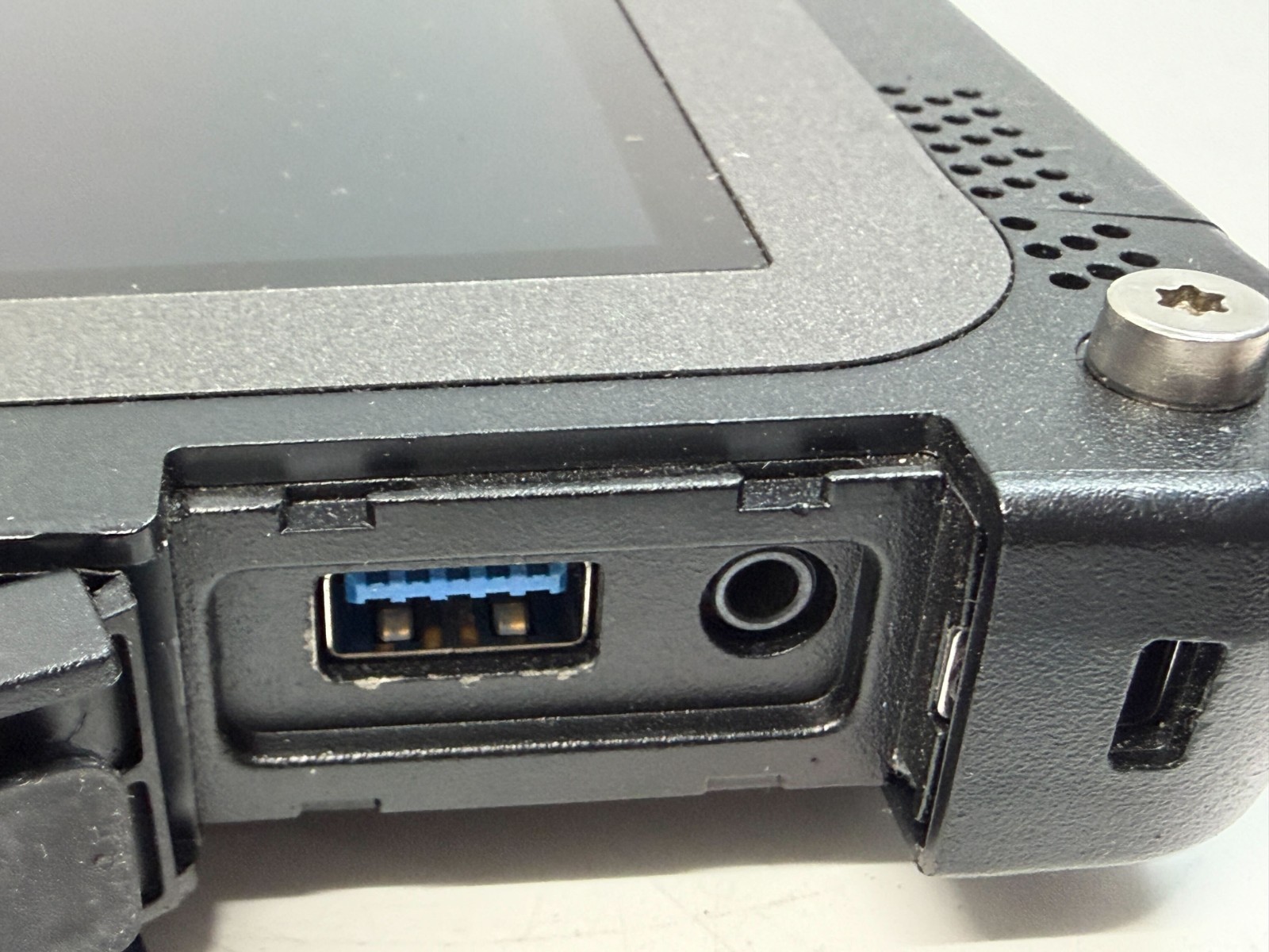 Getac F110 G6 11.6″ i7-1165G7 8GB RAM NO SSD/BATT/AC BIOS LOCKED PARTS