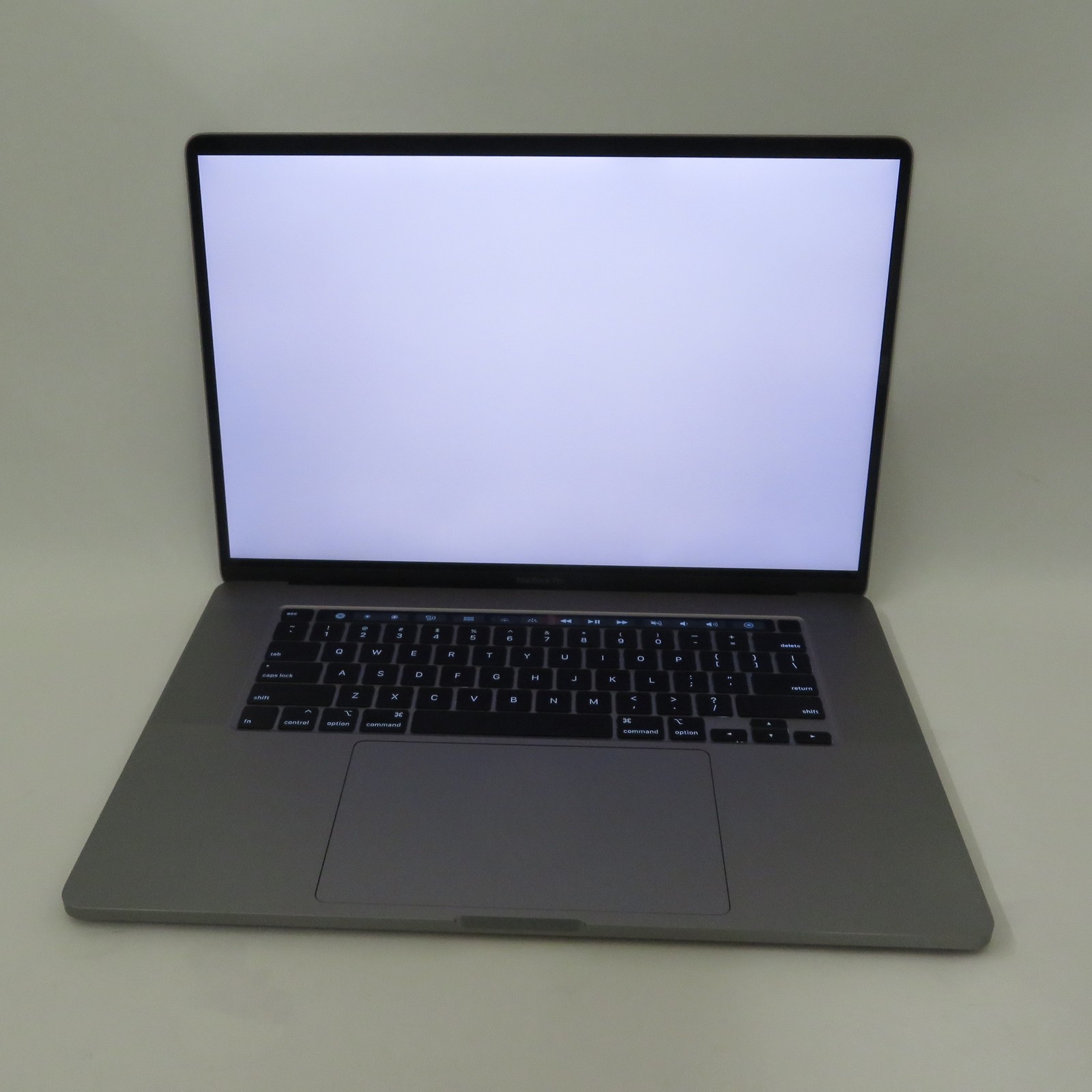 Apple MacBook Pro 2019 16in A2141 i7 9750H 2.6GHz 16GB RAM 512GB Tahoe 5300M