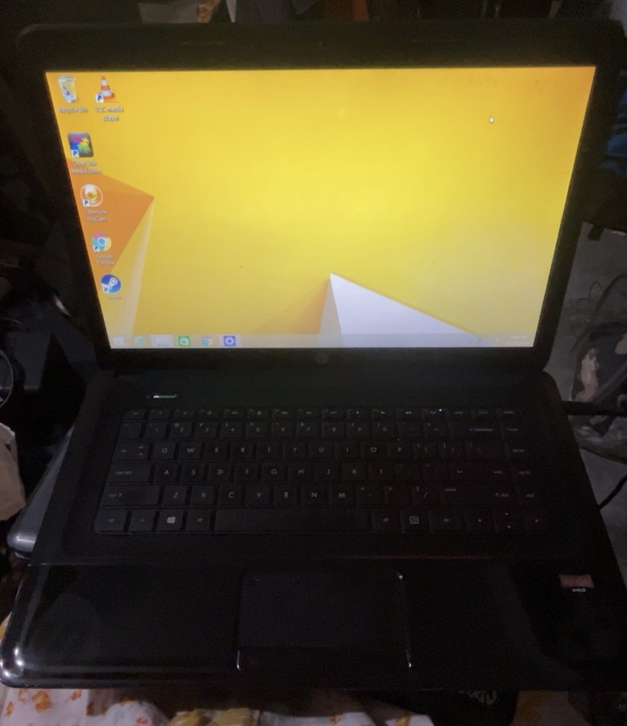 HP 2000 15.6″ Laptop AMD E-Series 4GB RAM 500GB HDD Windows 8 Black