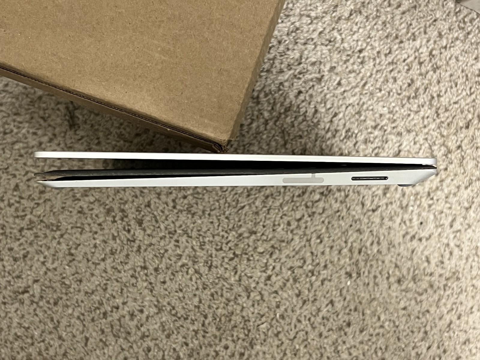 Microsoft Surface Laptop 2 (Intel Core i7-7660U, 16GB RAM, 512GB) Platinum – SEE