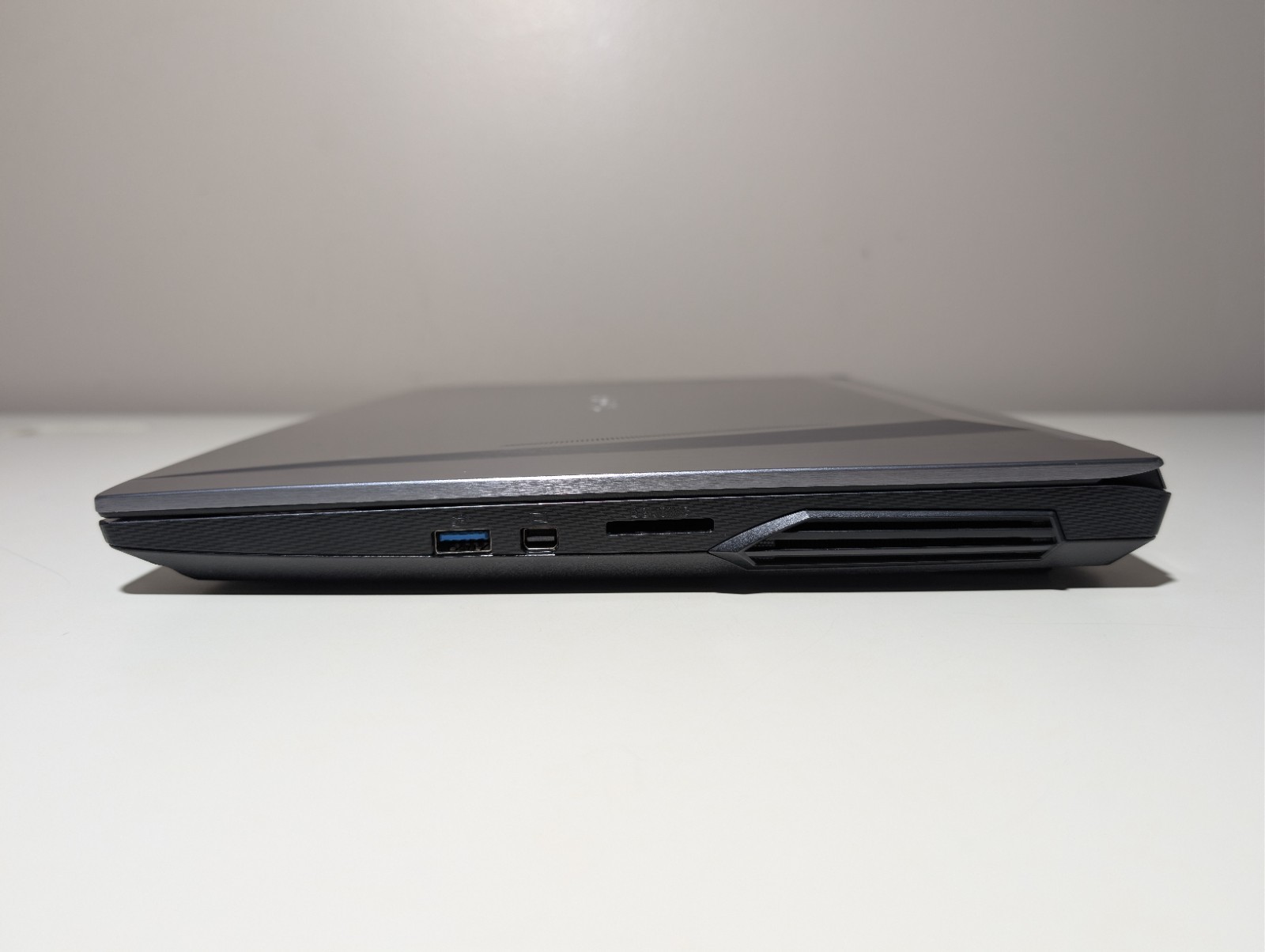 Clevo Sager NH58R | i7-9750H 32GB RAM 500GB SSD + 1TB HD | FHD@240Hz RGB Backlit