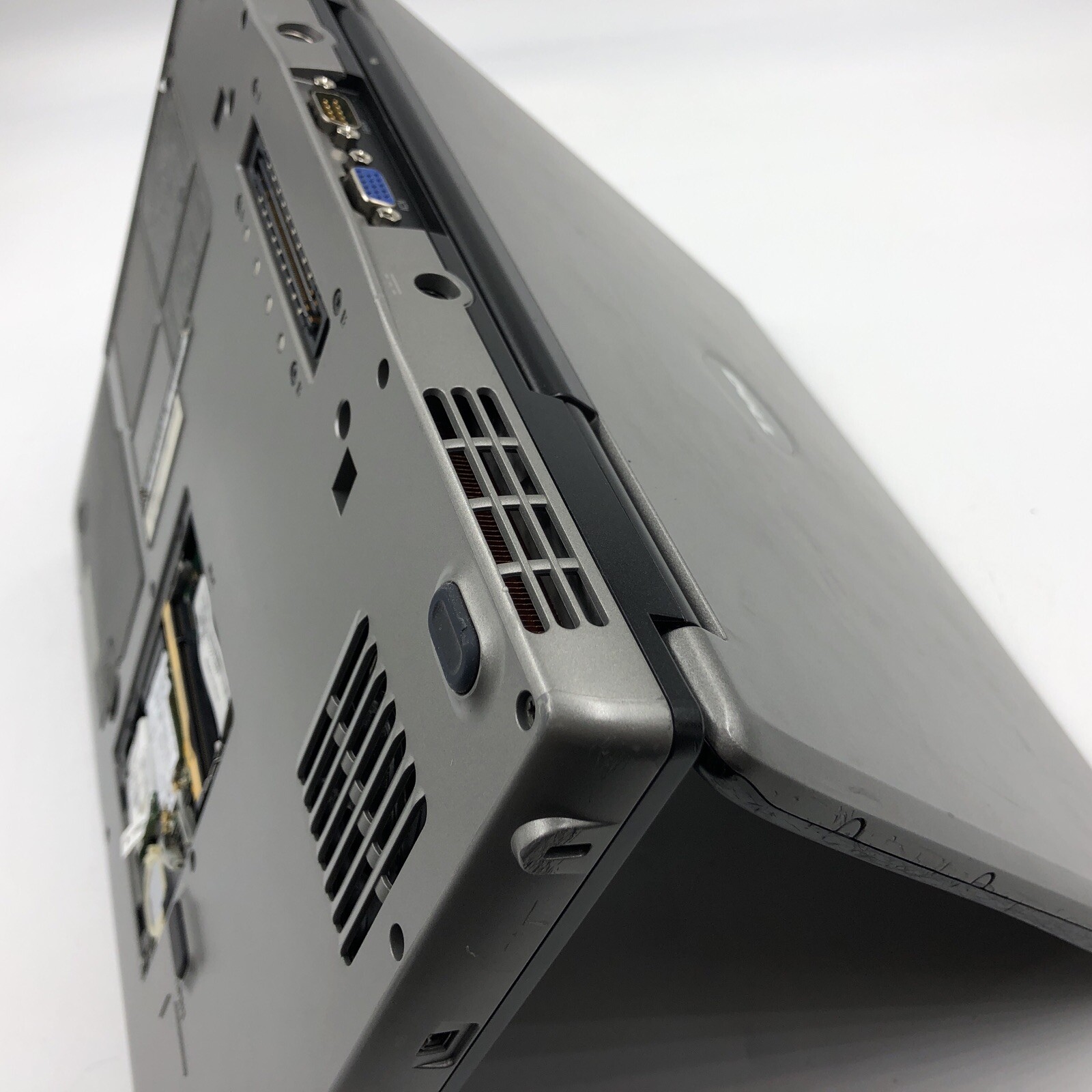 Dell Latitude D520 Laptop Intel Core 2 Duo 1.66 1GB NO HDD/OS Bad Battery (PART)