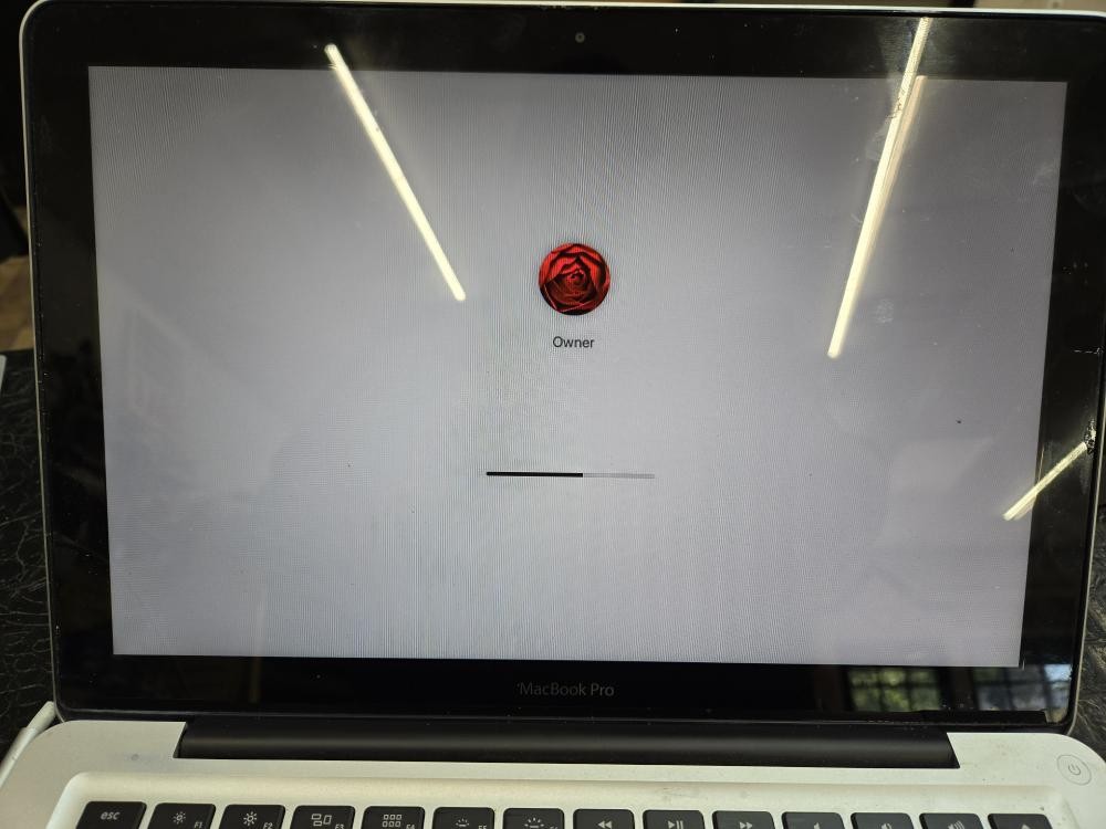 APPLE MACBOOK PRO A1278 Stuck on loading screen after reset (ROA000818)