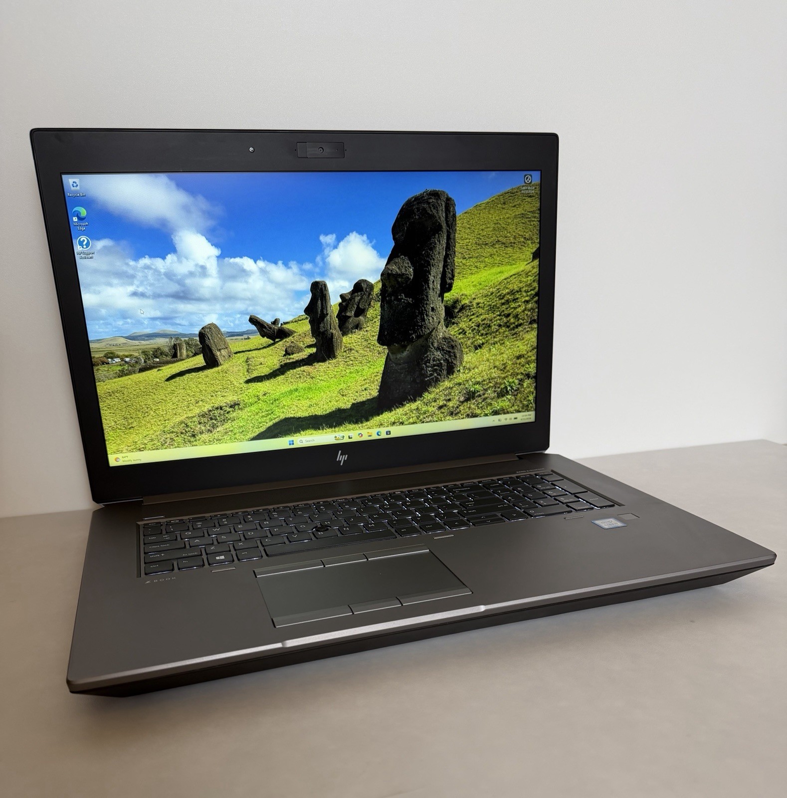 HP ZBook 17 G5 i7-8750H 16GB 1TB SSD NVIDIA Quadro P2000 17″ Workstation Laptop