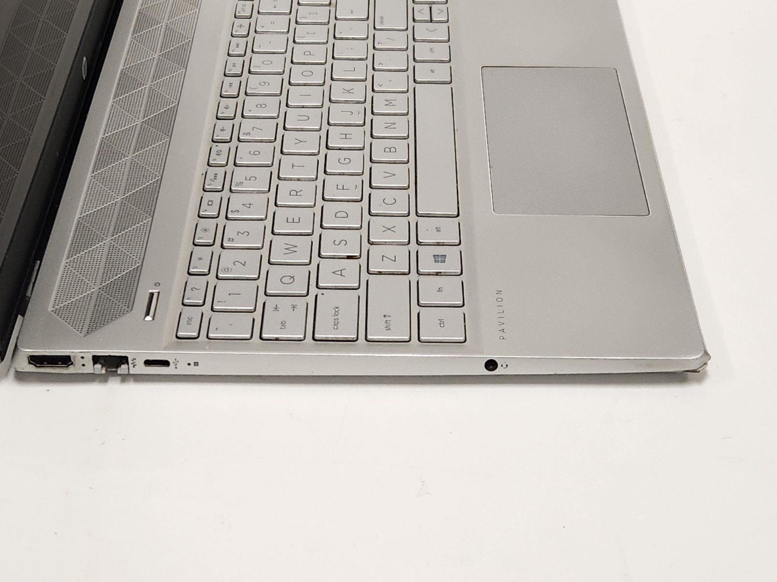 HP PAVILION 15-CS3153CL i5-1035G1 @ 1.00GHz 8GB RAM 256GB SSD W11P TOUCH + AC