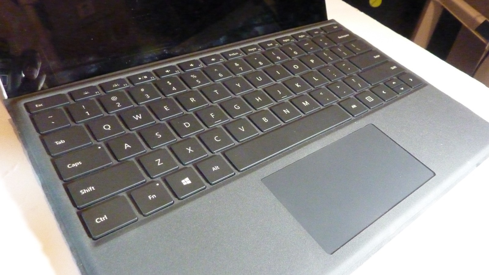 Microsoft Surface Pro 3 i7-4650U 8GB 256GB –– W/ Keyboard- WIN 11 +CHARGER