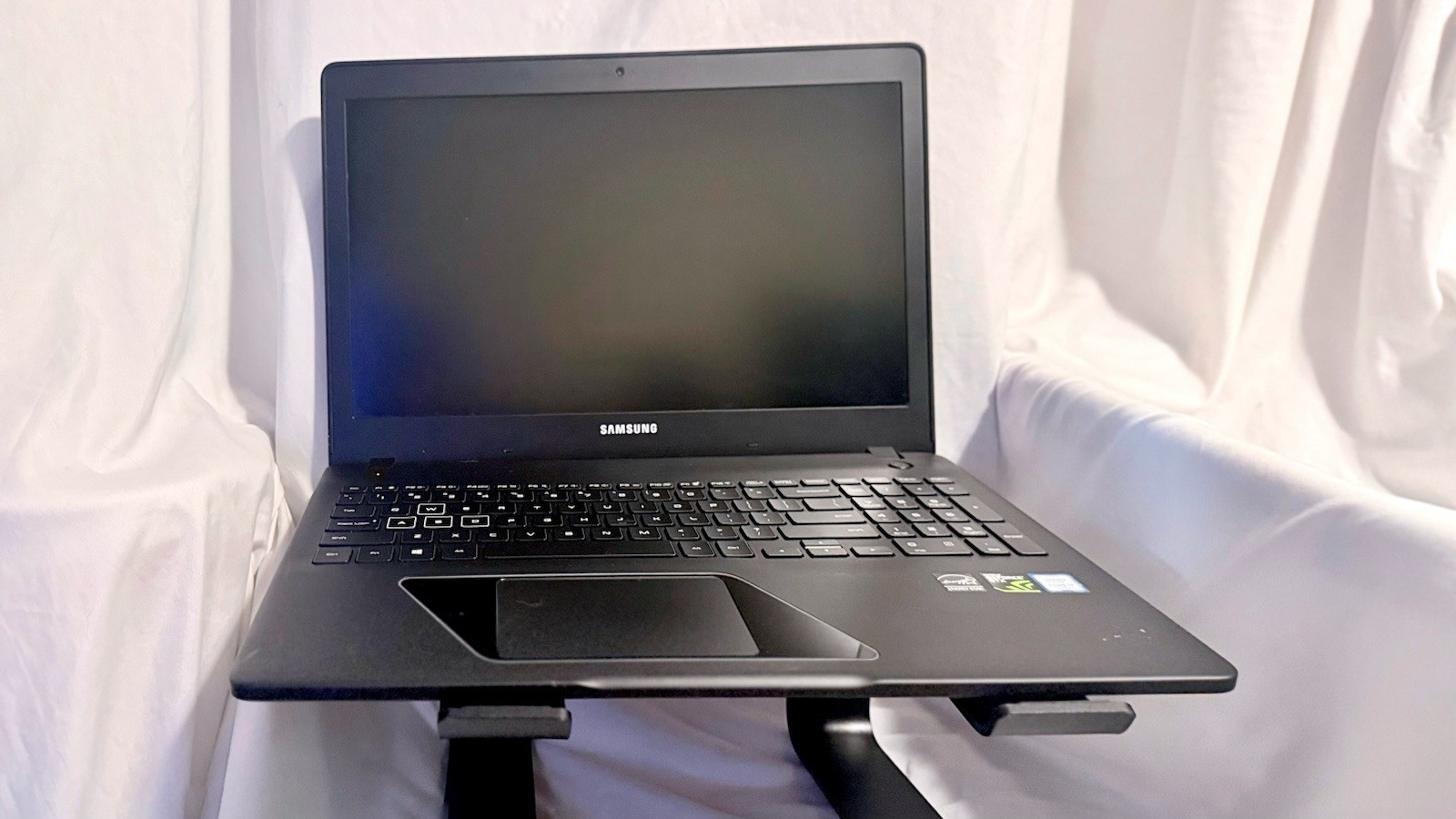 Samsung Notebook 15.6″ i7-7th Gen GTX 1050 16GB RAM 256GB SSD +1TB