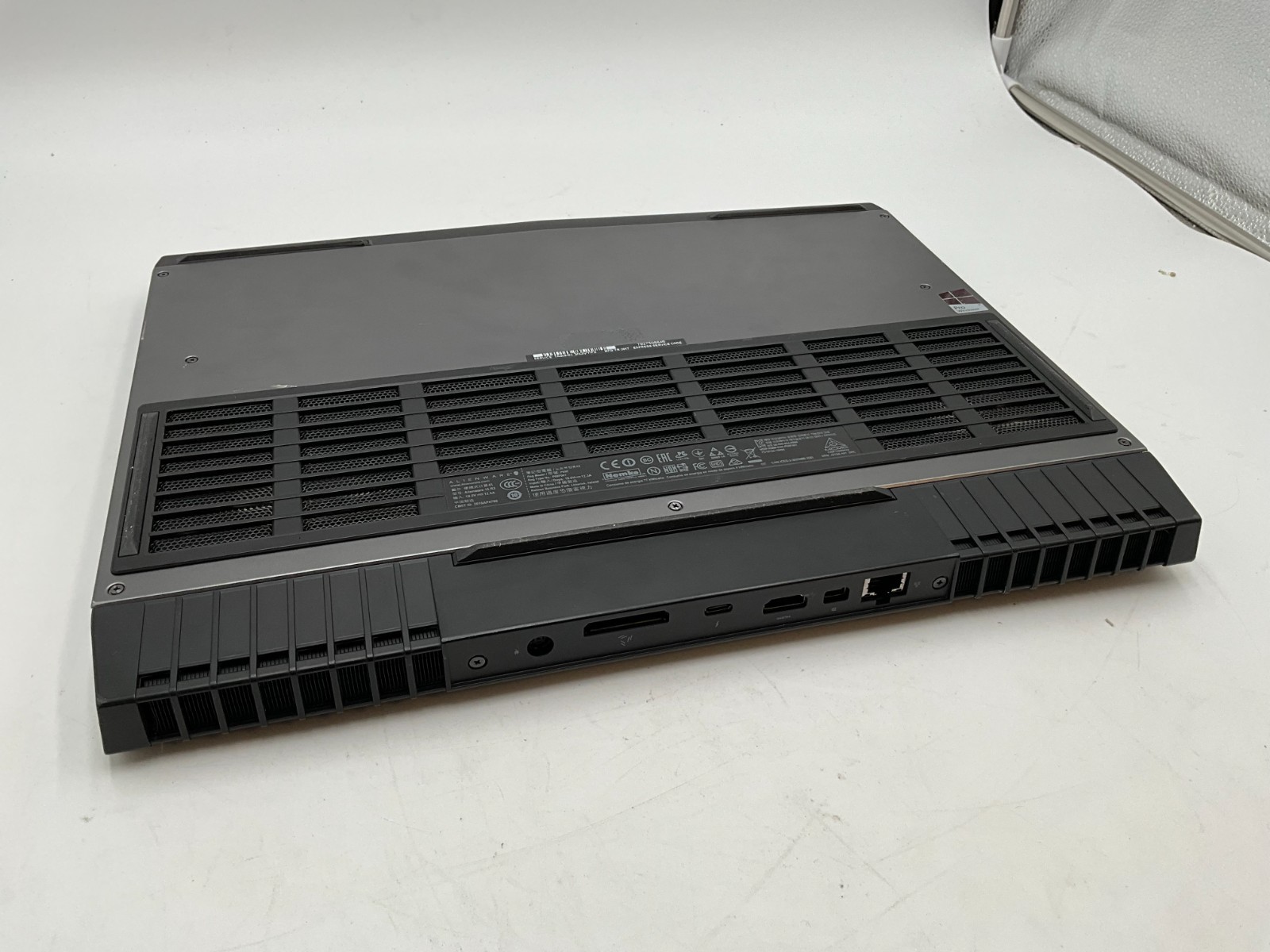 Alienware 15 R3 P69F001 i7-7700HQ 32GB 1TB GTX 1070 NO OS LAPTOP 15.6″ 3N3VYF2