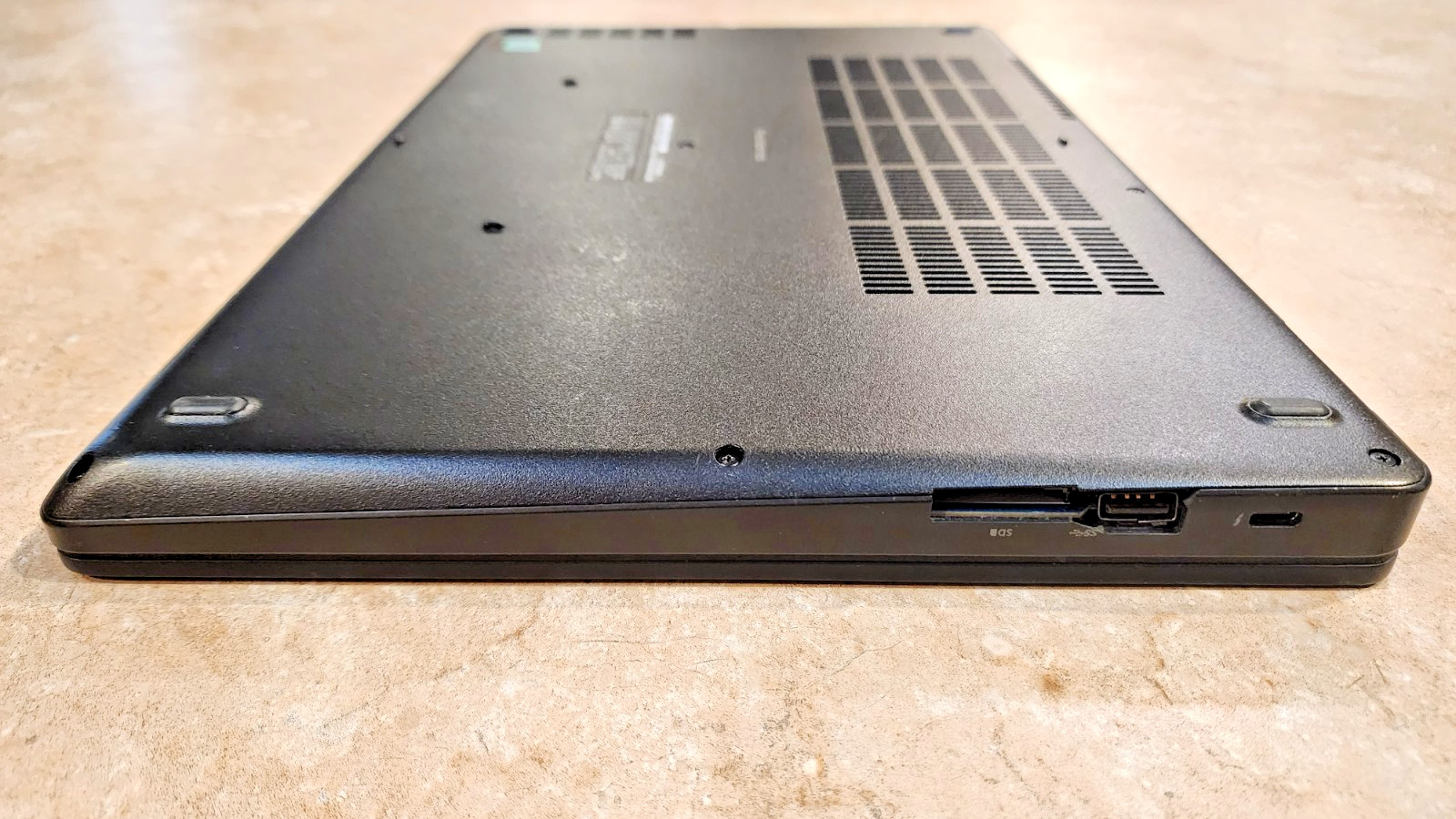 Dell Precision 3520 15.6″ Quad-Core i7-6820HQ 16GB RAM 256GB SSD Quadro M620