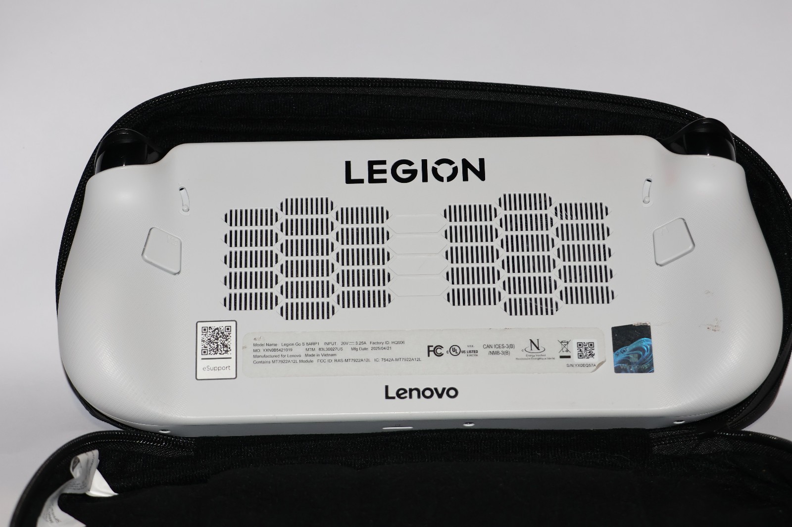Lenovo Legion Go S 8″ AMD Ryzen Z2 Go 16GB RAM 512GB White 83L3001VUS