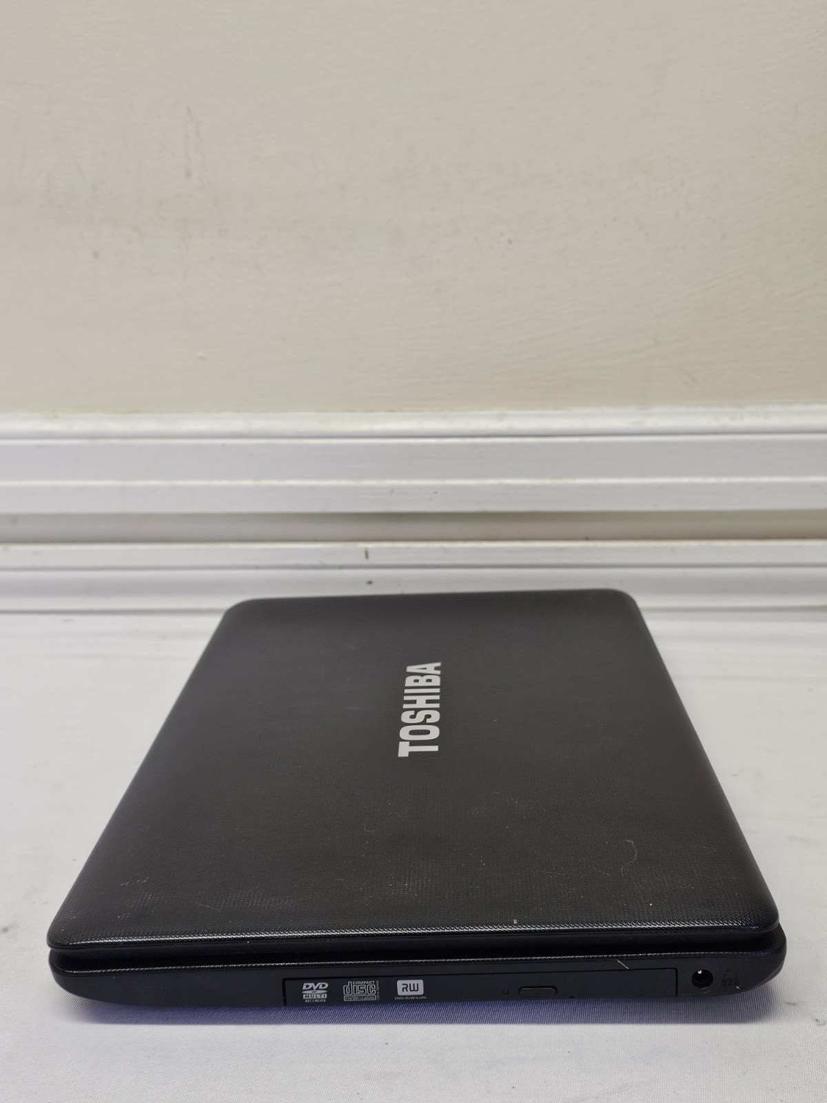 Toshiba Satellite C655-S5049 Laptop – Intel Celeron 900 – 2GB RAM – Parts – READ