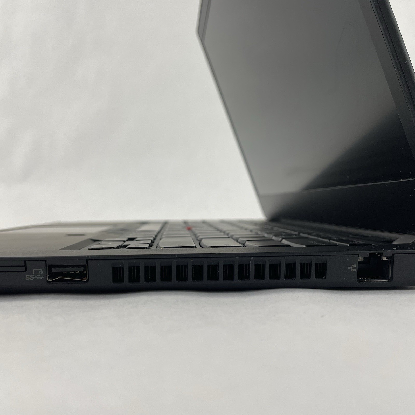 Lenovo ThinkPad T14 Gen 2 14″ i5-1145G7 2.60 GHz 16 GB RAM No SSD No OS READ