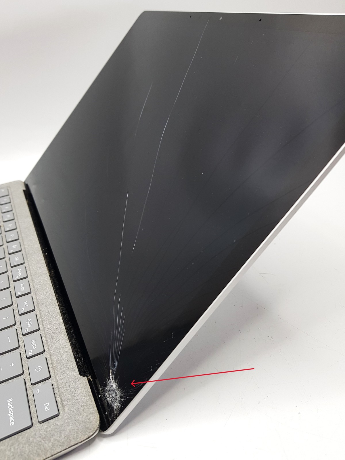 Microsoft Surface Laptop 2 13.5″ i7-8650U 8GB RAM 256GB SSD Win 11 Home Touch