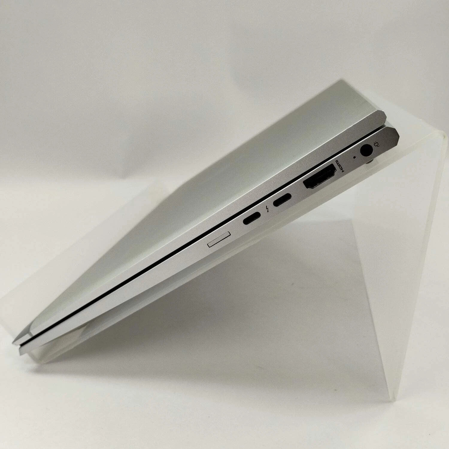 HP EliteBook 840 G8 i5-1135G7 8GB RAM 256GB SSD win 11 Adapter included