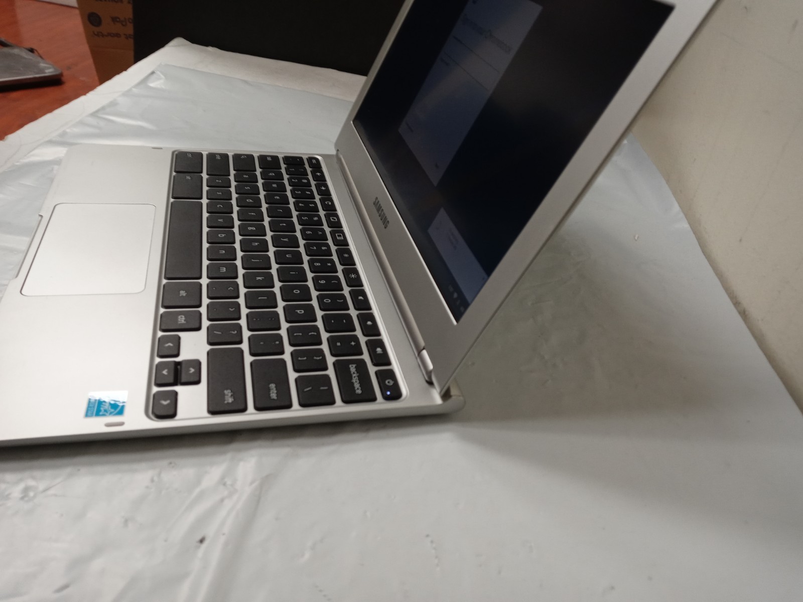 Samsung XE303C1 Chromebook 11.6″ 16GB SSD Exynos 5 1.7GHz 2GB RAM NO CHARGER
