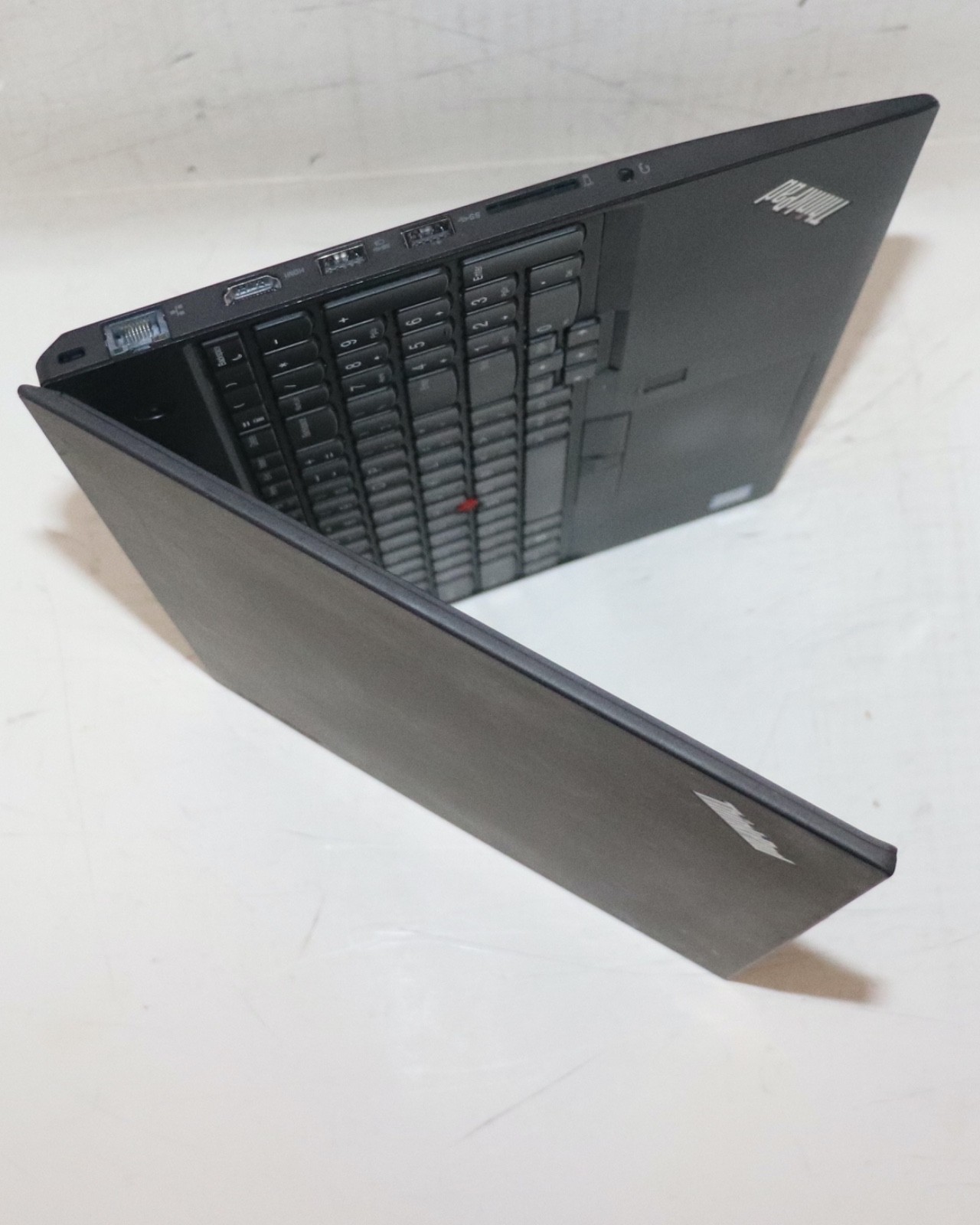 Lenovo ThinkPad T570 Intel core i5@2.40GHz|16GBRAM|256GBSSD|WIN 11.PRO|Webcam|