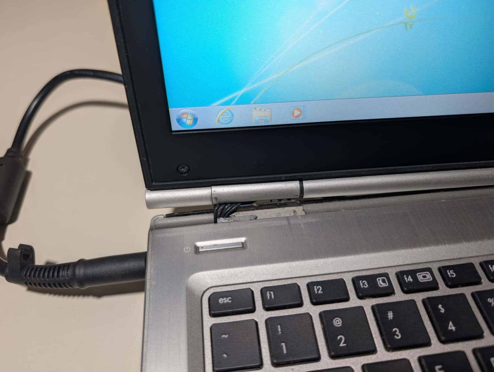 HP EliteBook 8470P | i7 3rd Gen 4GB RAM 320GB HDD | HD Windows 7 Pro 32-Bit