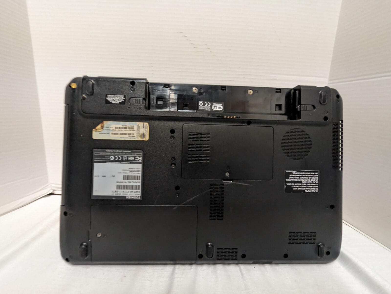 Toshiba Satellite C655-S5209 15″ laptop AMD E-350 3gbs ram no hdd