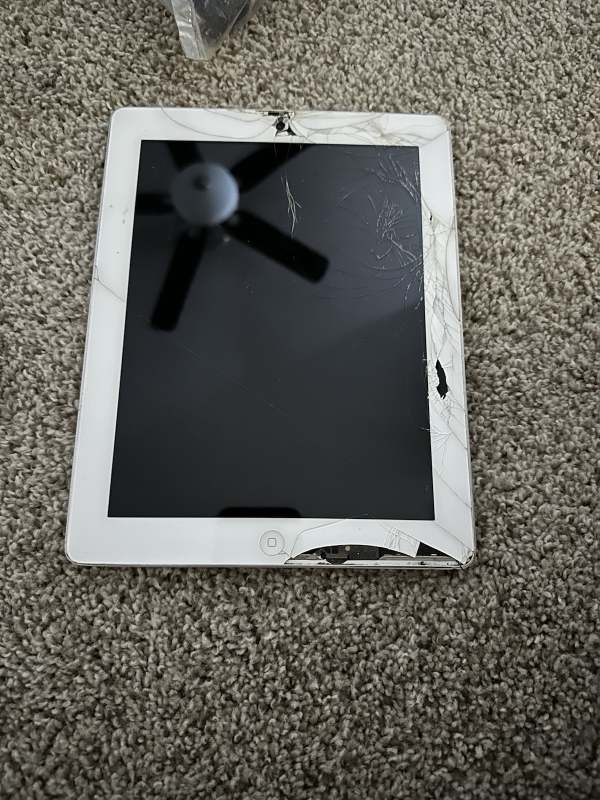 Apple iPad 9.7in 16GB Wi-Fi Tablet White/Silver Cracked Screen For Parts