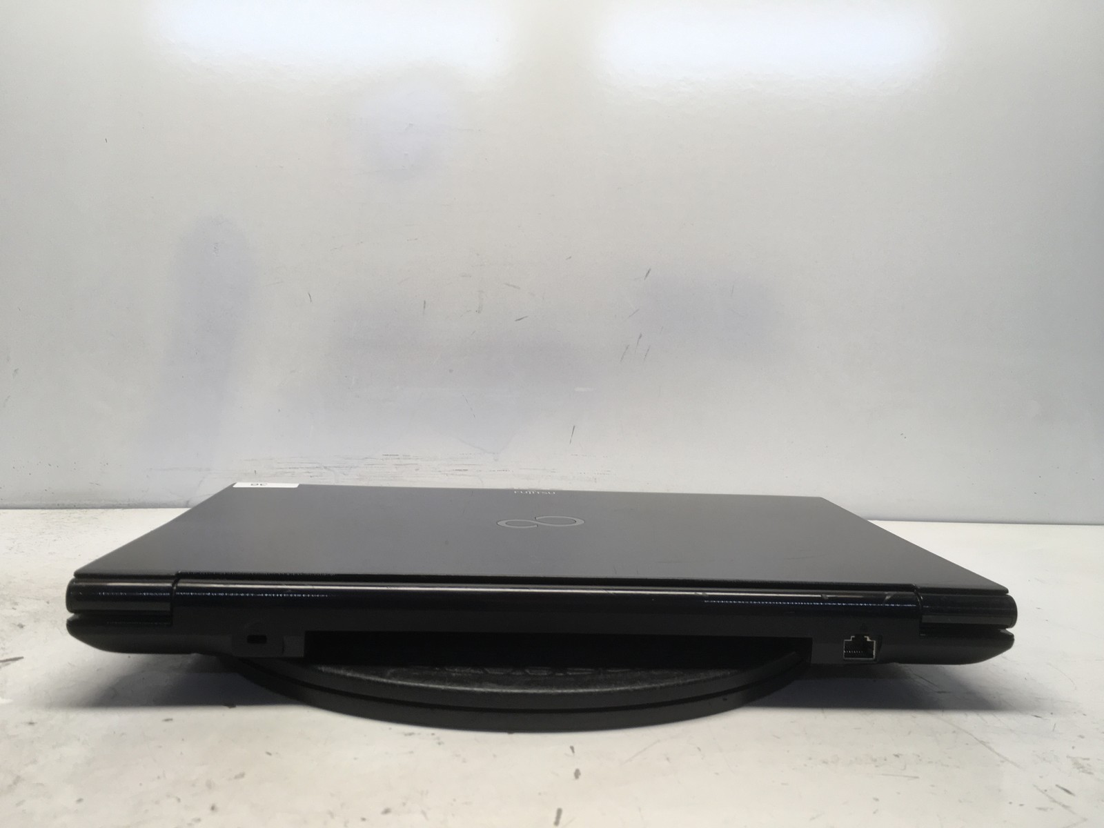 Fujitsu LifeBook AH532 Intel i3-2350M 2.3GHz 2 GB NO HDD No Batt