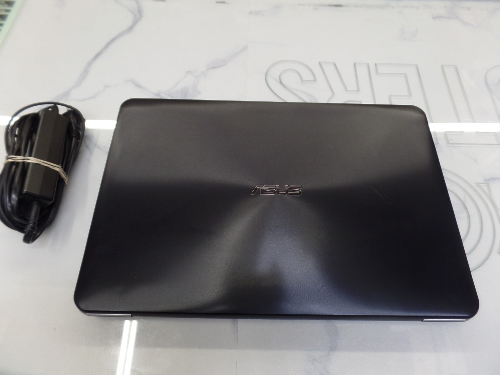 15.6″ Asus VioBook R556LA-RH31(WX) 1.70Ghz i3-4005u 4GB 500GB Win10 DVD Exc Cond