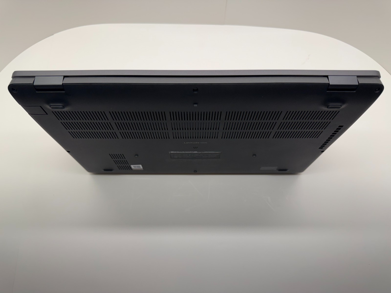 Dell Latitude 5500 15.6″ FHD i5-8365U 8GB RAM 256GB M.2 NVME SSD Win 11 Pro W/AC