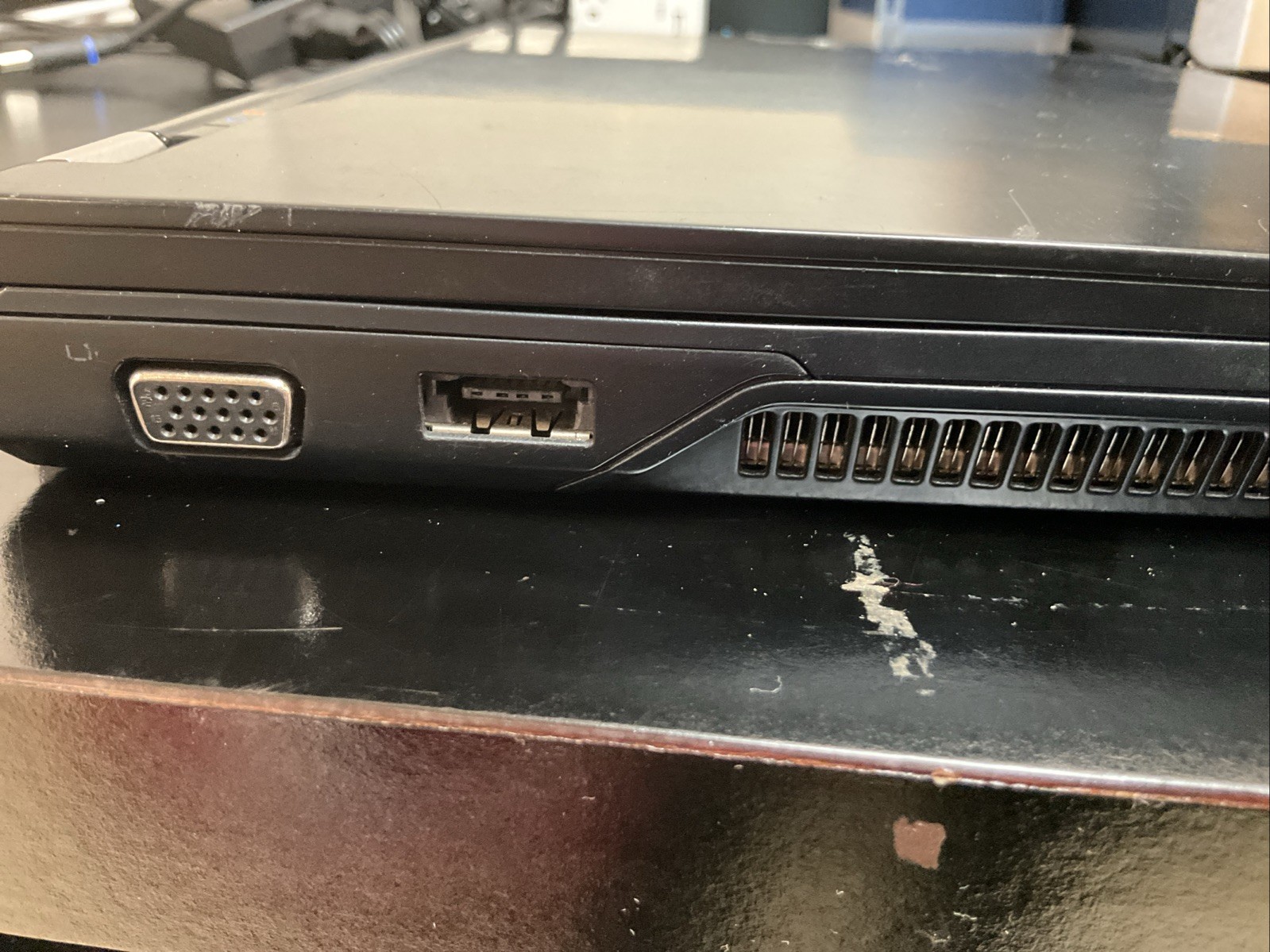 Dell Latitude E4300 Laptop Intel Core 2 P9300 2.26GHz