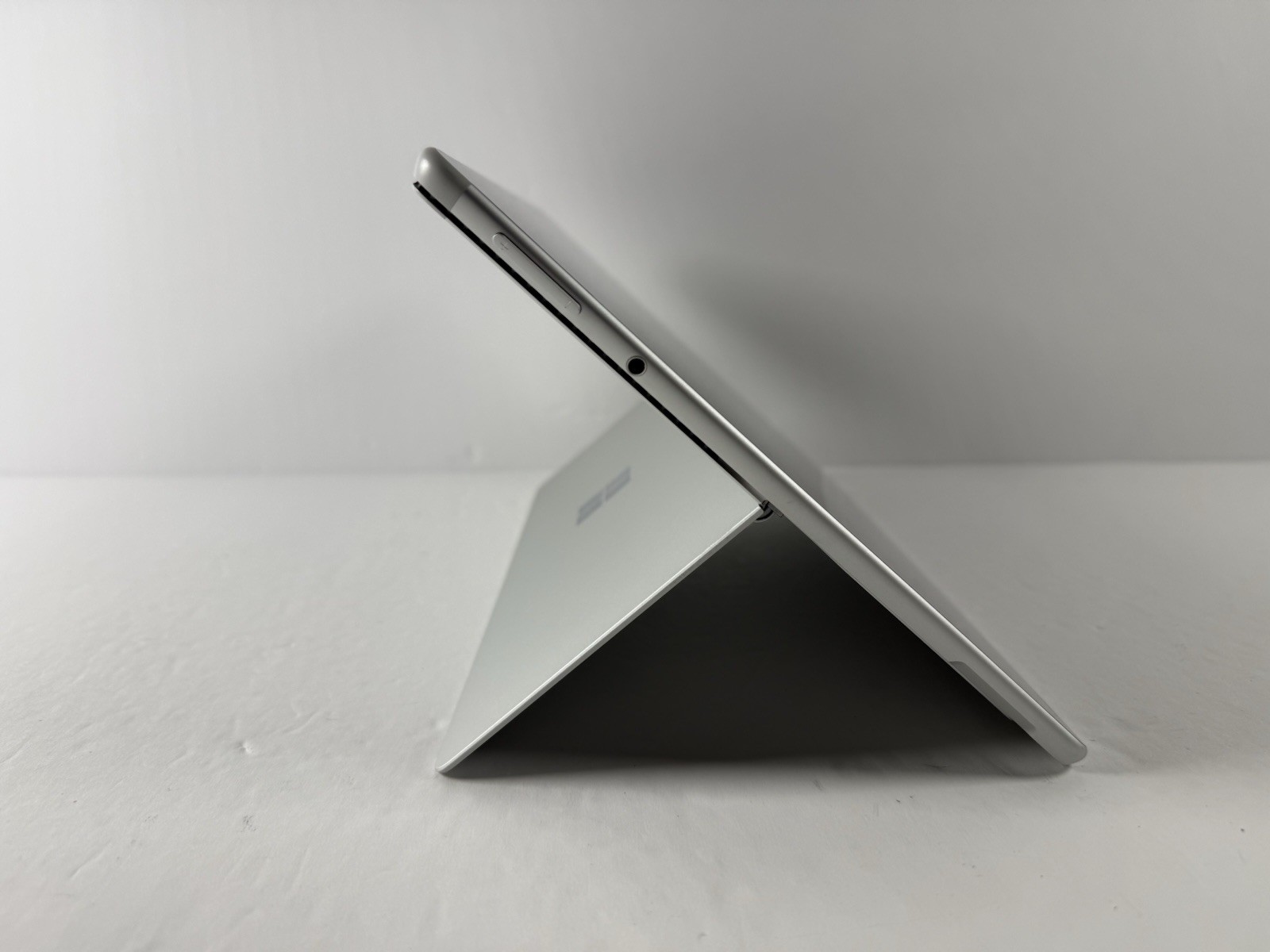 Microsoft Surface Pro 8 1982 13″ I7-1185G7 16GB 256GB SSD 2-in-1 Touch Screen