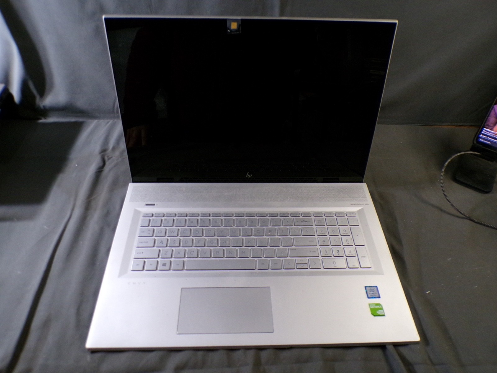 HP ENVY INTEL CORE I7 8TH GEN 8GB RAM **POWER ON NO IMAGE/ MISSING BOTTOM COVER