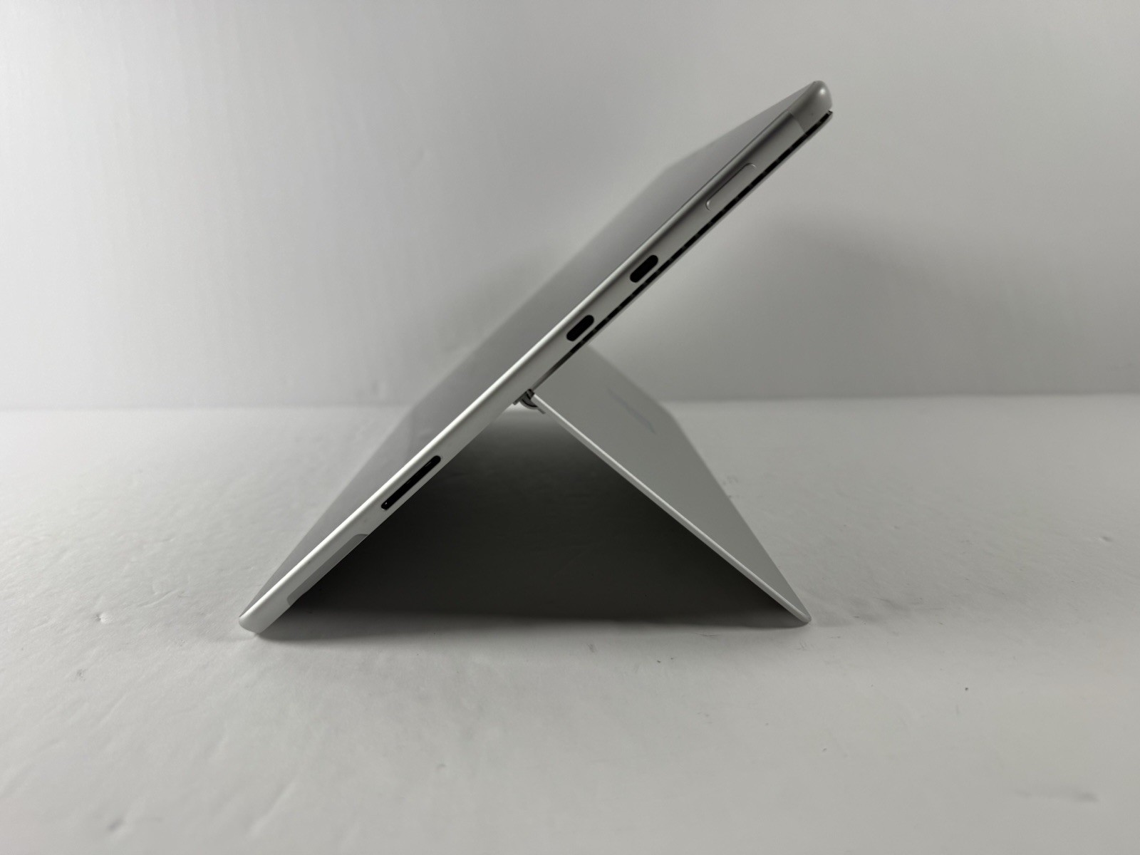 Microsoft Surface Pro 8 1982 13″ I7-1185G7 16GB 256GB SSD 2-in-1 Touch Screen