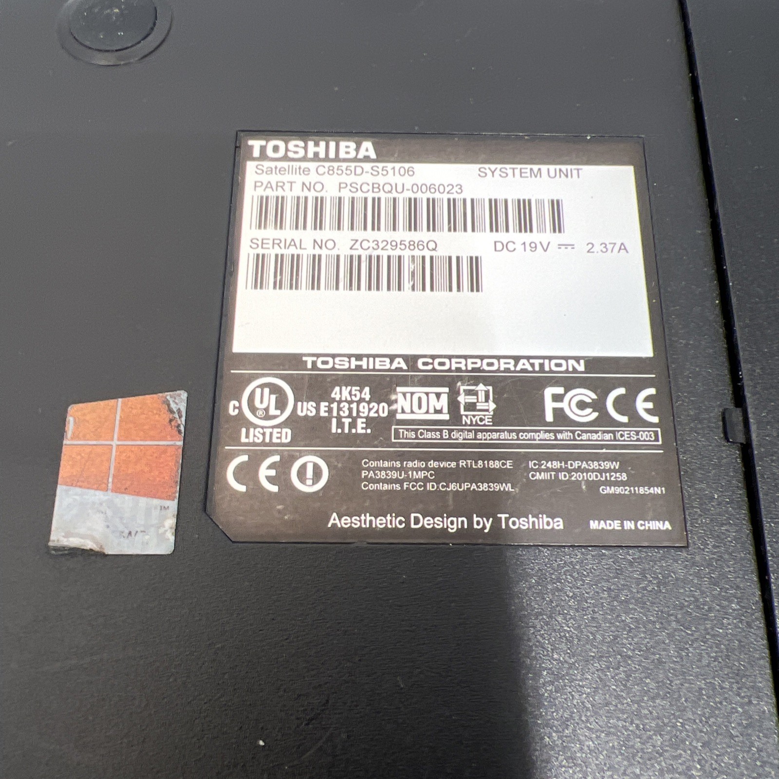 Toshiba Satellite Laptop & Power Supply Model C855D-S5106 (Parts Or Repair Only)