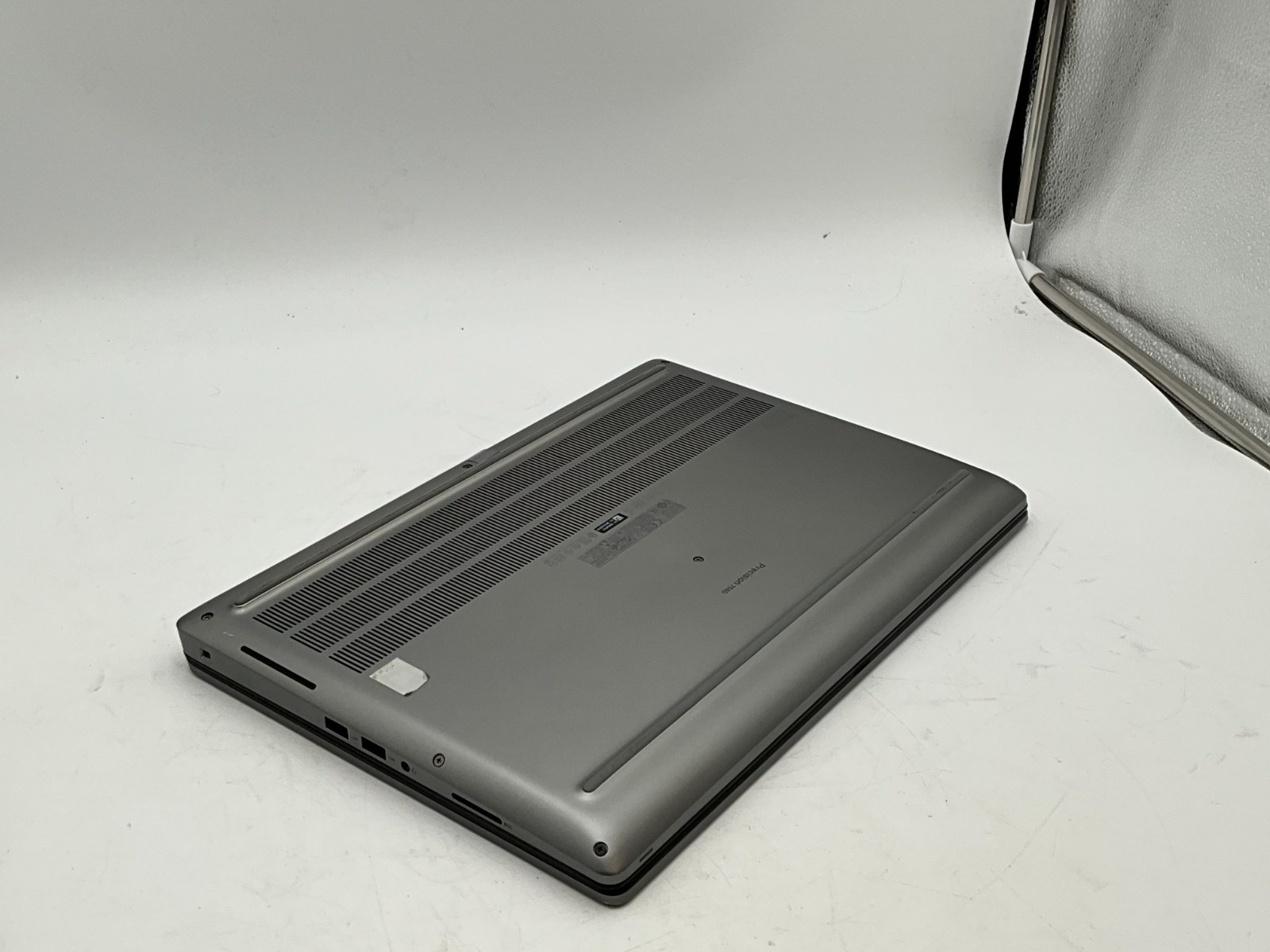 DELL Precision 7560 i7-11850H 2.50g 32GB 512gb T1200 15.6″ WIN11 Laptop ^D0KVFK3