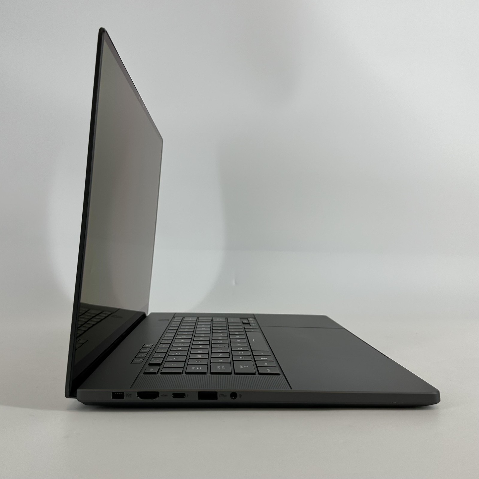 Asus ROG Zephyrus G16 GU605 QHD+ 2.5 GHz Ultra 9 185H 32GB 2TB SSD RTX 4080