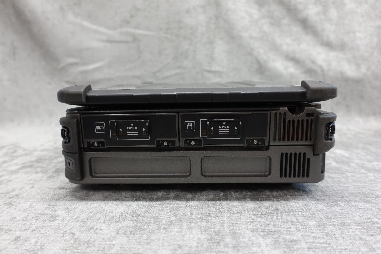 Rare GETAC X500 G2 Rugged Mobile Laptop / Server X500 i7 32gb Ram holds 6 HDD’S