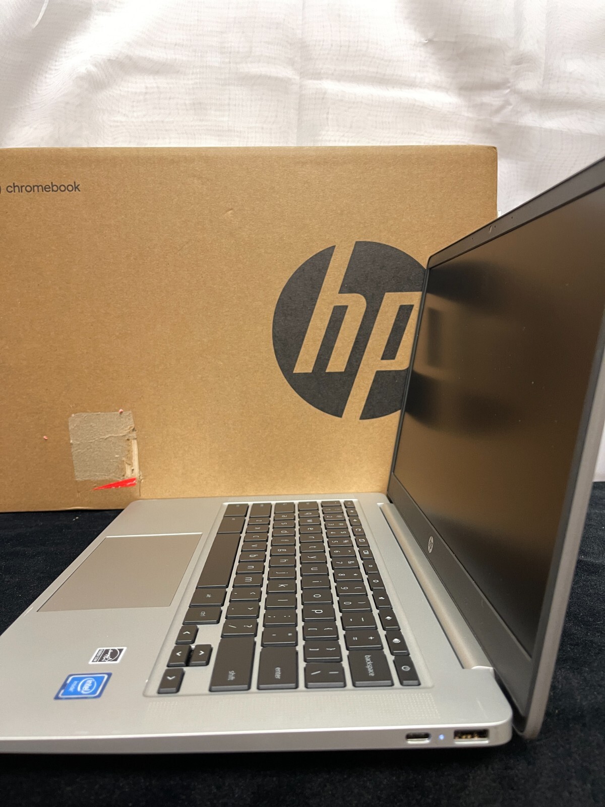 HP Chromebook 14a-na0024nr Silver 4GB RAM 32GB Storage Integrated 14″ Laptop