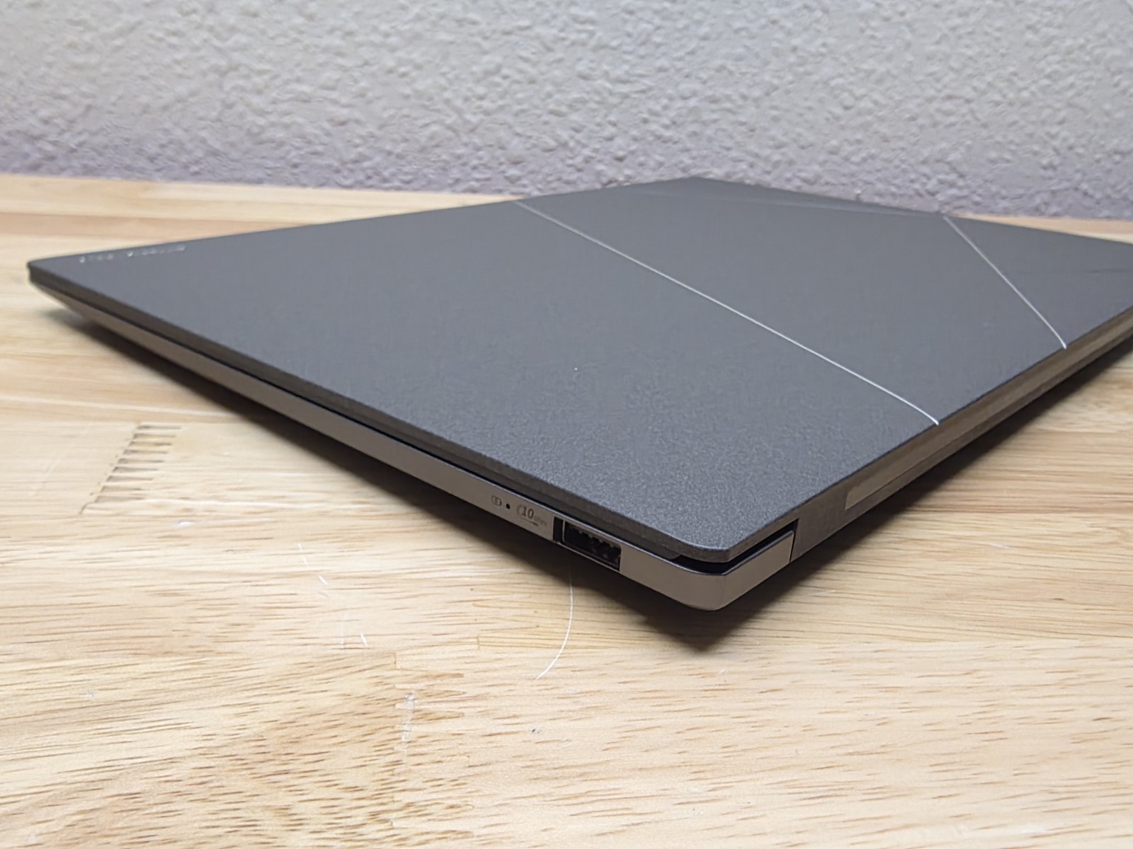 ASUS Zenbook S 14” 3K OLED Touch 120Hz Core Ultra 7 32GB 1TB Copilot+