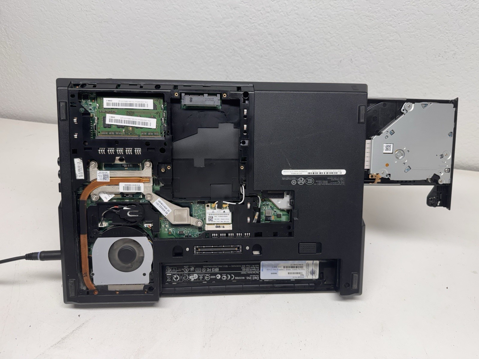 Dell Latitude E5410 – Intel Core i3 2.40GHz – 2GB RAM – FOR PARTS / REPAIR 0005