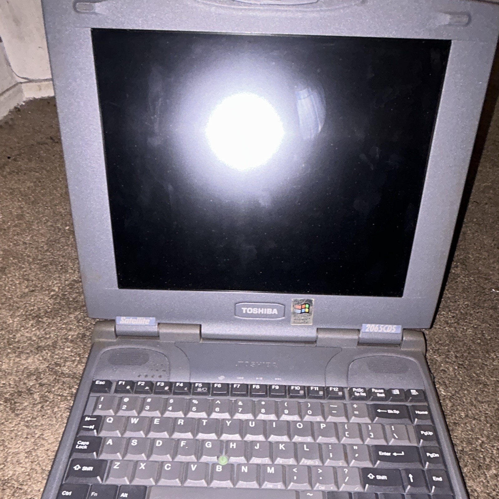 Toshiba Satellite 2065CDS 12in Pentium II 333MHz 64MB 4GB HDD Win98
