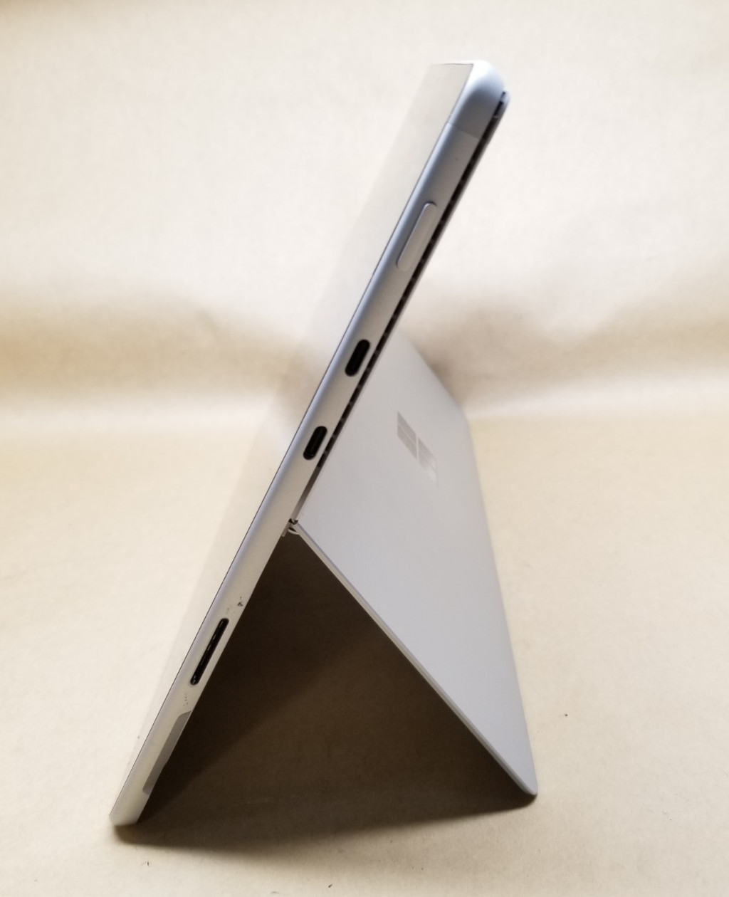 Microsoft Surface Pro 8 LTE (1982) i5-1145G7 – 16GB RAM – 256GB 120Hz – Win 11