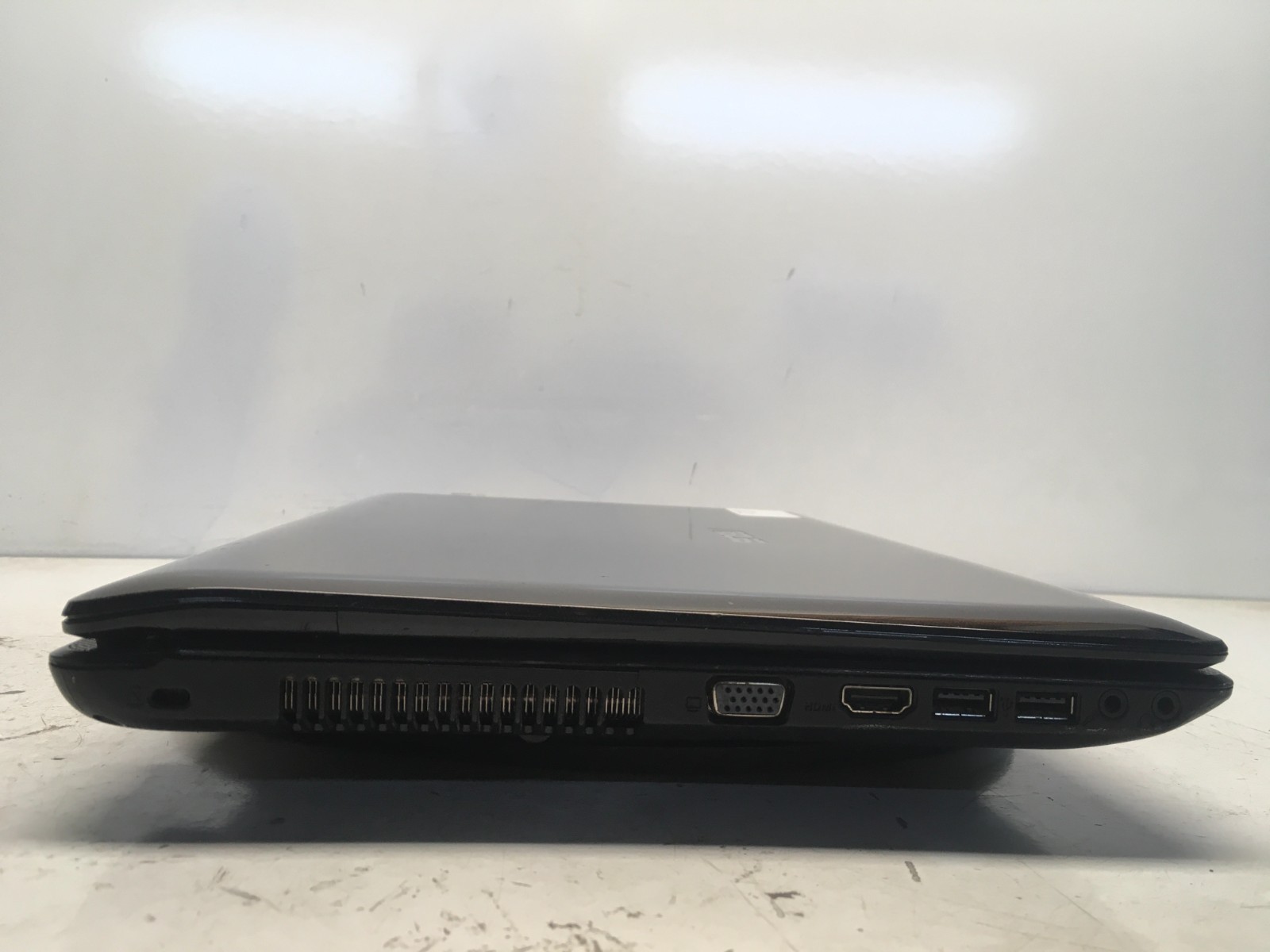 Asus K52F-BBR5 Intel Pentium P6100 2GHz 3 GB NO HDD NO BAT – DIM SCREEN