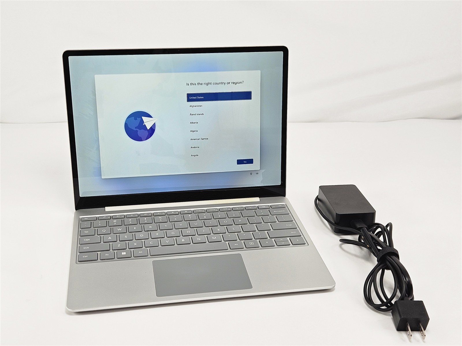 Microsoft Surface Laptop Go 2 12.4″ i5-1135G7 16GB RAM 256GB SSD Wn11 Grade A