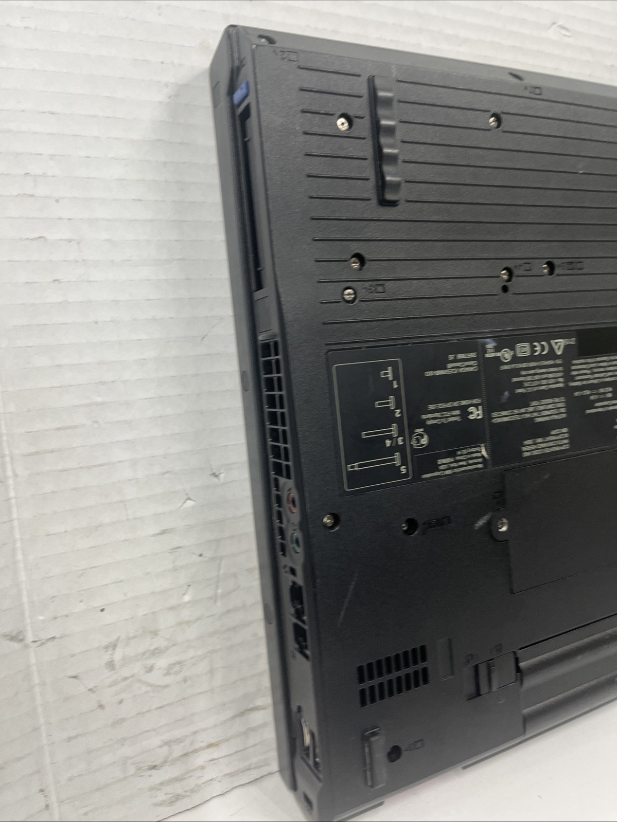 Lenovo ThinkPad R50e Intel Celeron M 1.40GHz 512MB RAM No HDD – Parts