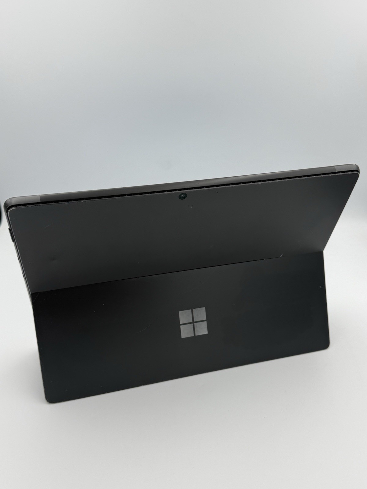Microsoft Surface Pro 8 13” – i5 11th Gen | 8GB RAM | 256GB SSD (READ) – 31C