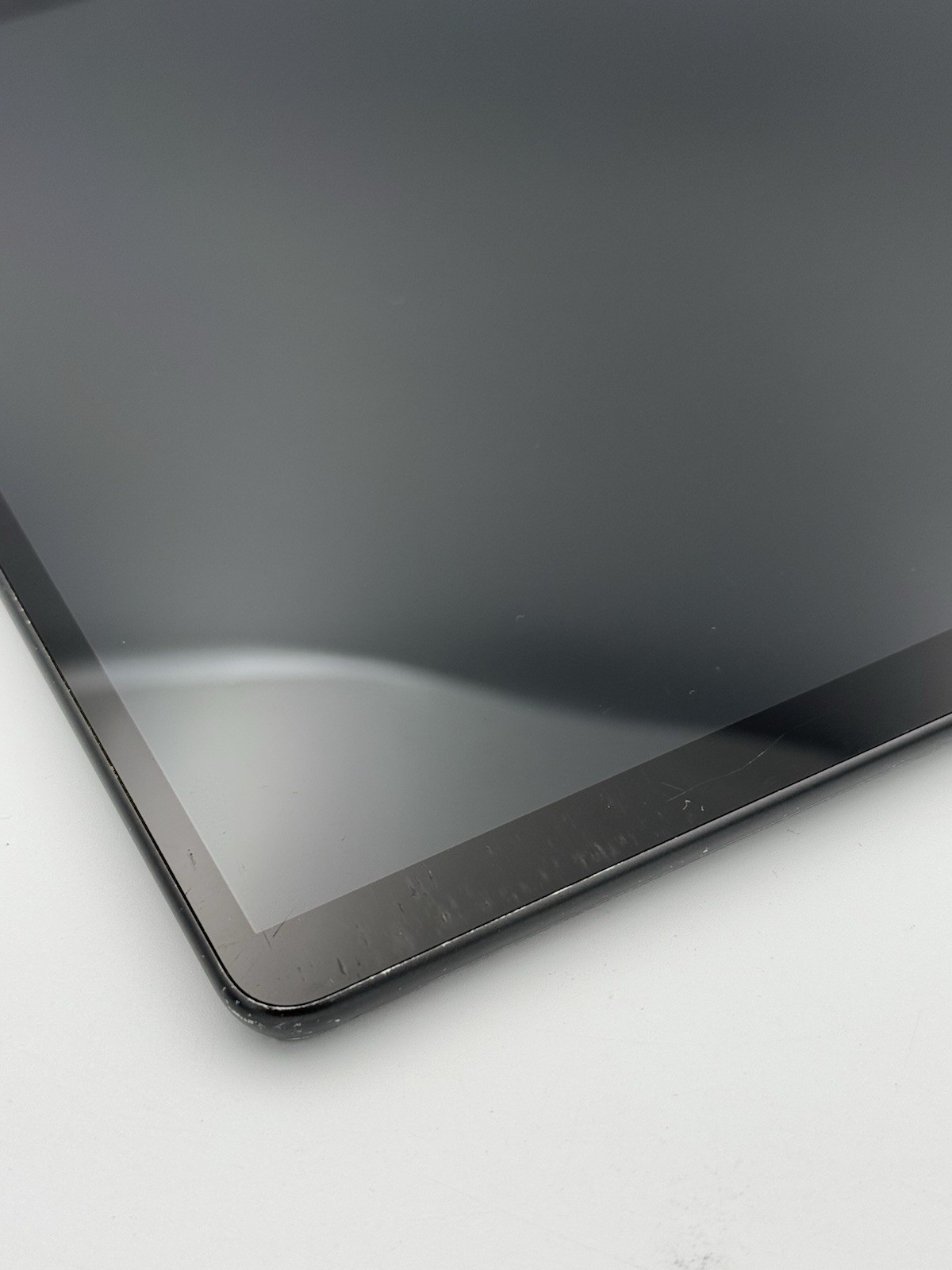 Microsoft Surface Pro 8 13” – i5 11th Gen | 8GB RAM | 256GB SSD (READ) – 31C