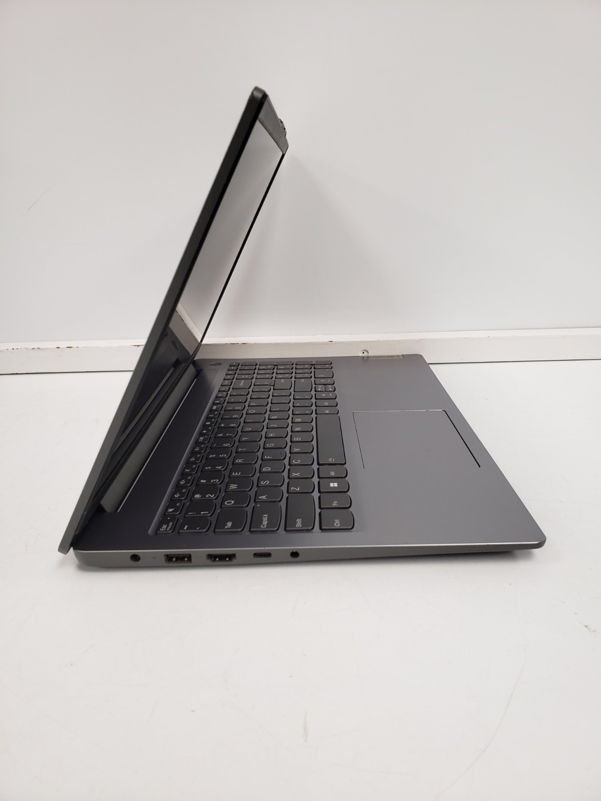 (89928-1) Lenovo IdeaPad Slim 3 15ABR8 Laptop