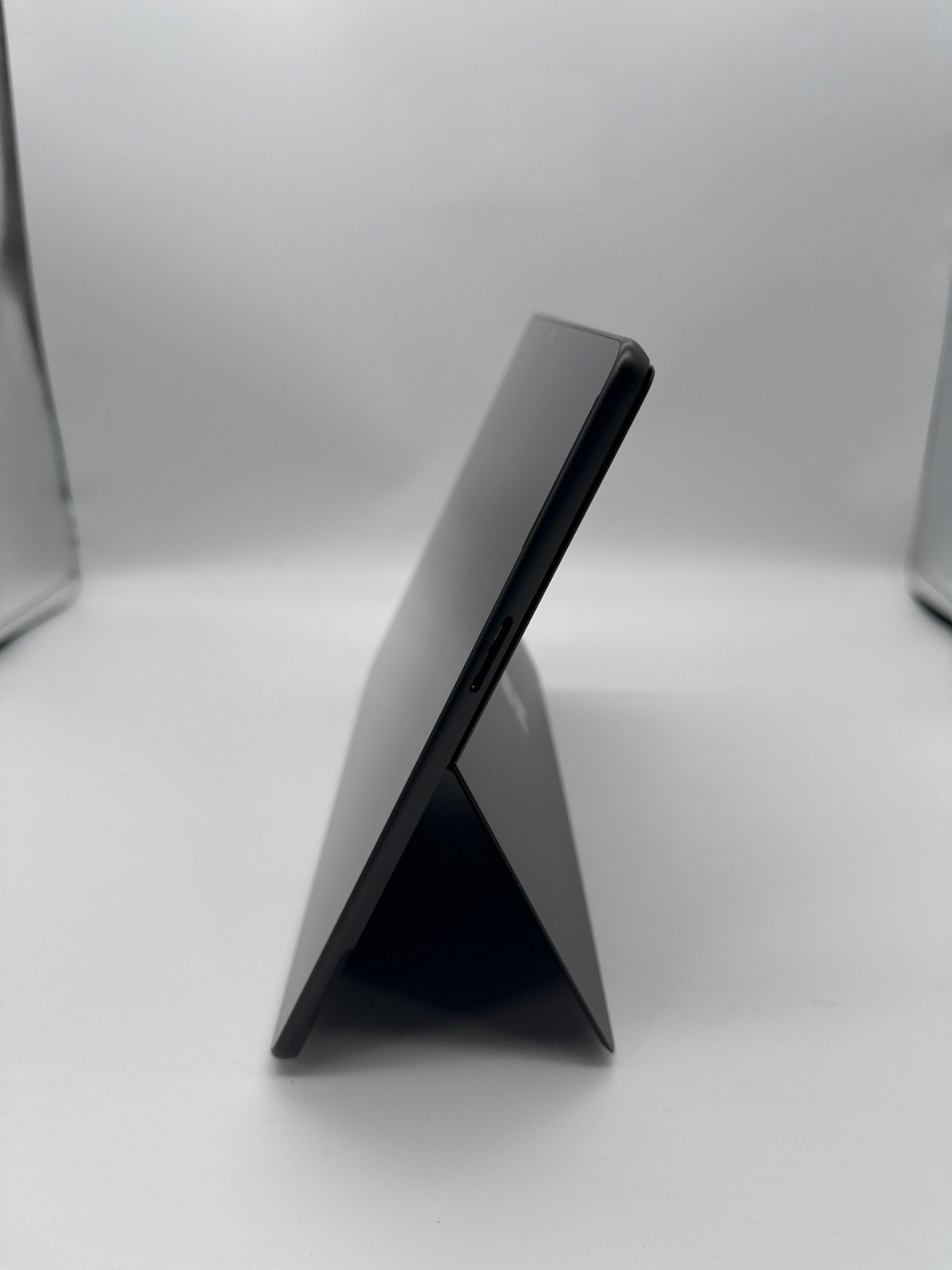 Microsoft Surface Pro 11 13″ Snapdragon X Plus 16GB 512GB SSD Win11 Home Black