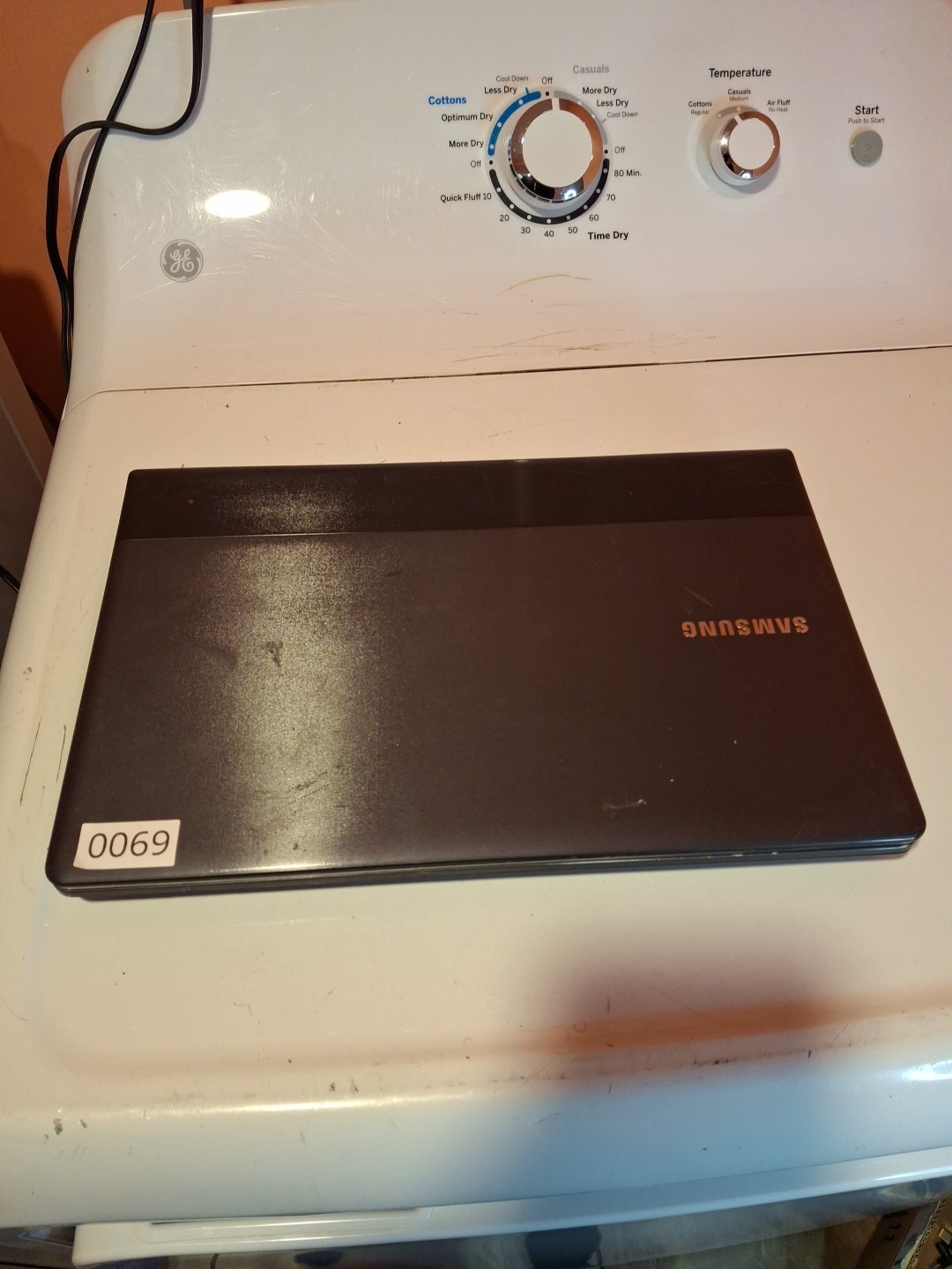Samsung NP300E5C-A07US Laptop 15.6″ LCD Core i3-2370M HDMI USB 4GB RAM For Parts