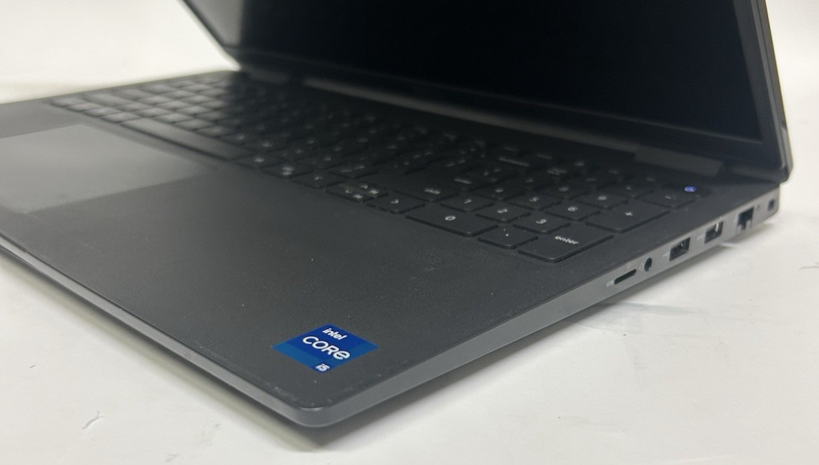 Dell Latitude 3520 15.6″ Intel i5-1135G7 @2.4GHz | 8GB RAM | 256GB NVMe | W11P