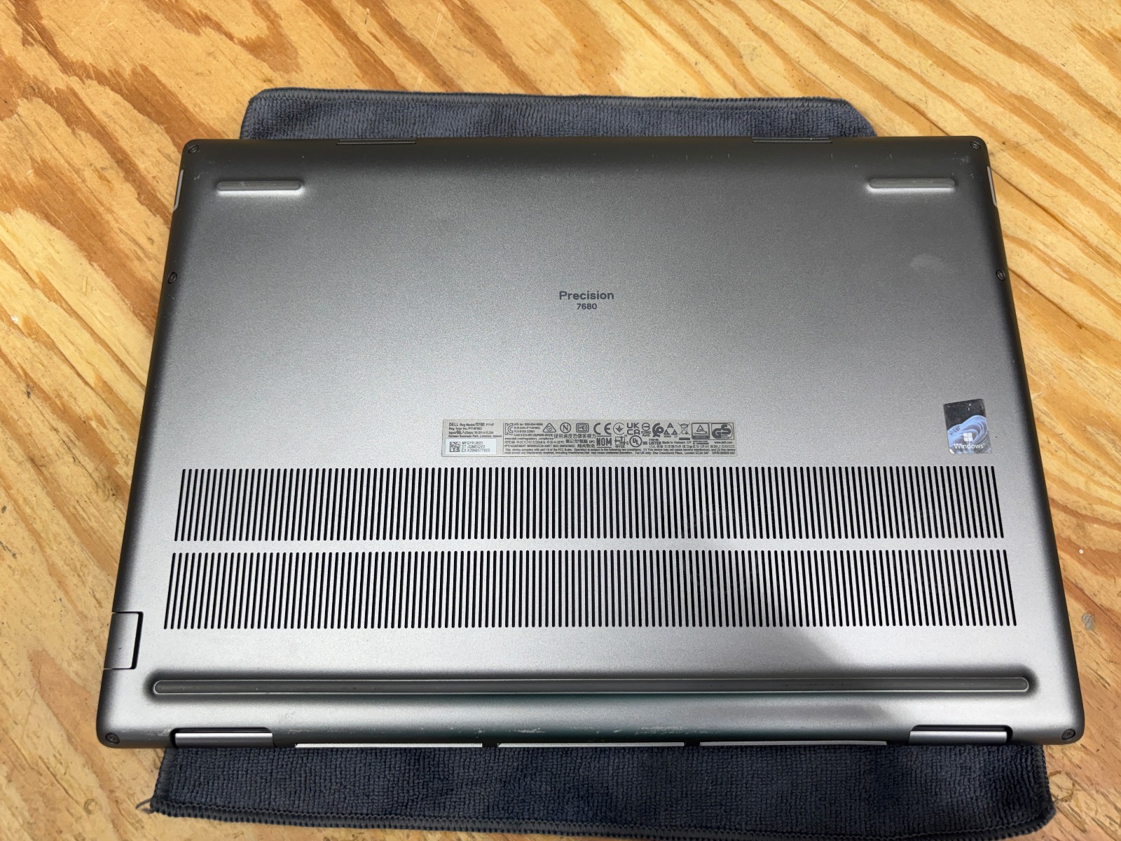 Dell Precision 7680 Workstation i5-13600HX 16GB 256GB RTX A1000 6GB Win11 +Dock