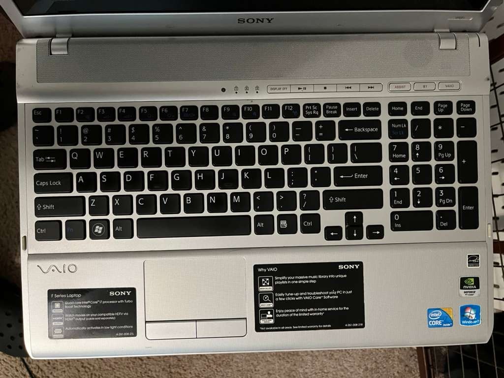 VAIO VPCF1 SILVER WITH NVIDIA 425M, SONY CHARGER INCLUDED WINDOWS 7 INSTALLED